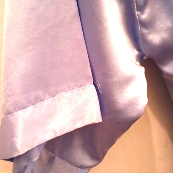 Robe - Picture 2 of 4